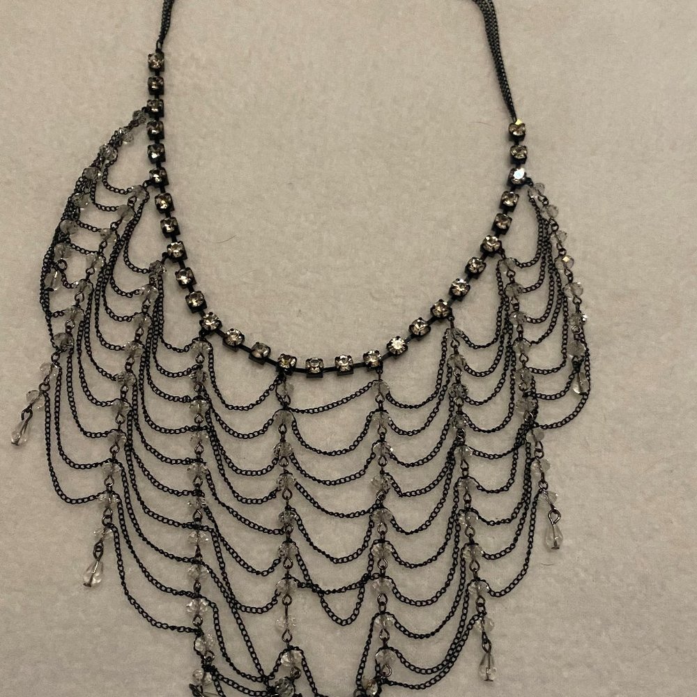 LAYERED CHAIN AND BEADED NECKLACE